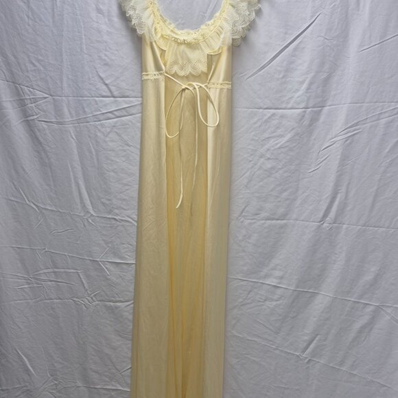 Vanity Fair Vintage Pale Yellow Nightgown size Small - Picture 6 of 6